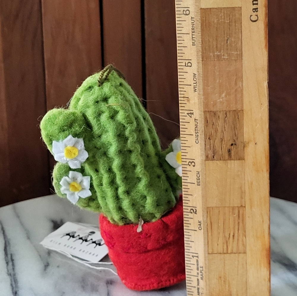 Handcrafted Saguro Cactus Candle - Picture 8 of 15